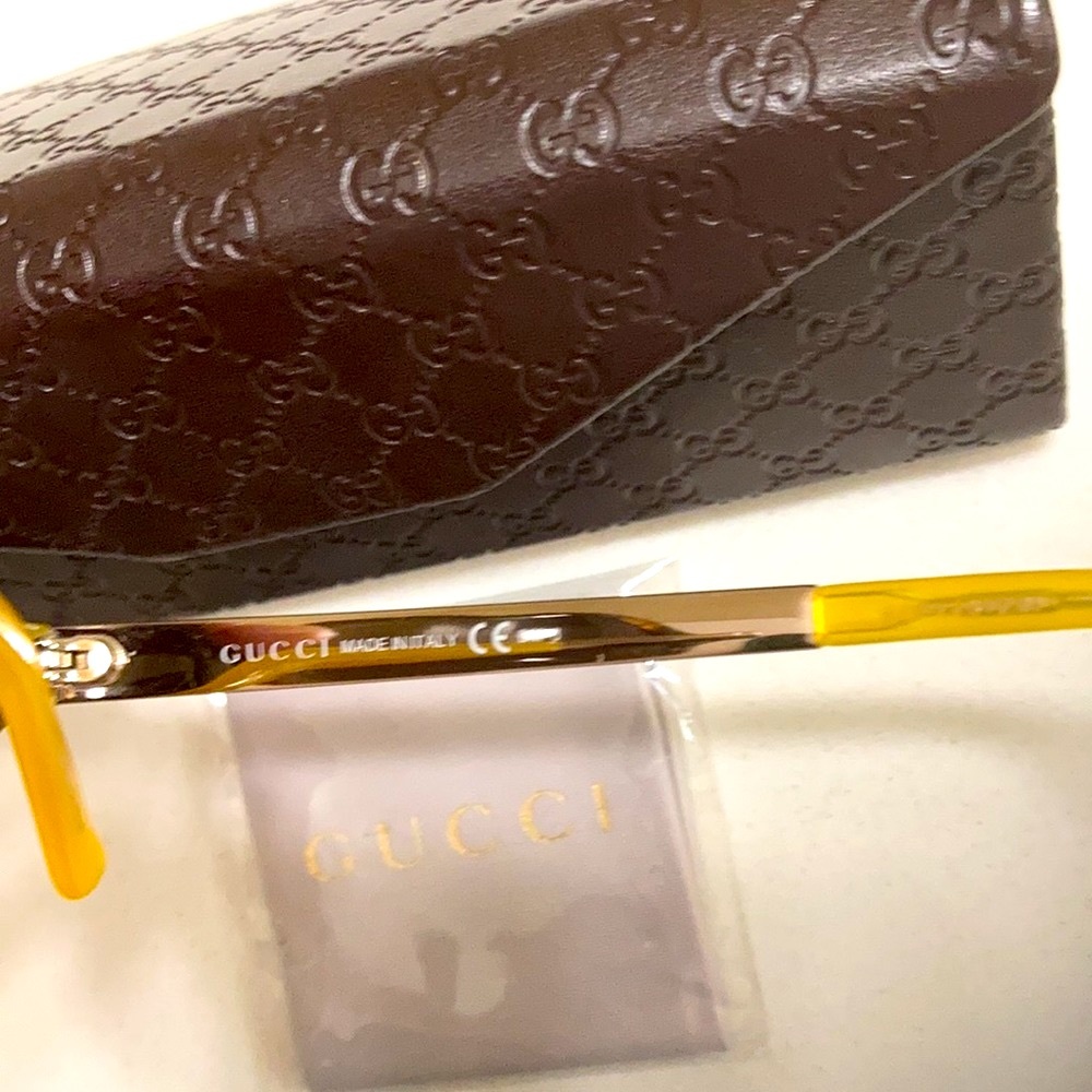 Gucci Polarized sunglasses brand new case and cleaning silk cloth. - Picture 8 of 8